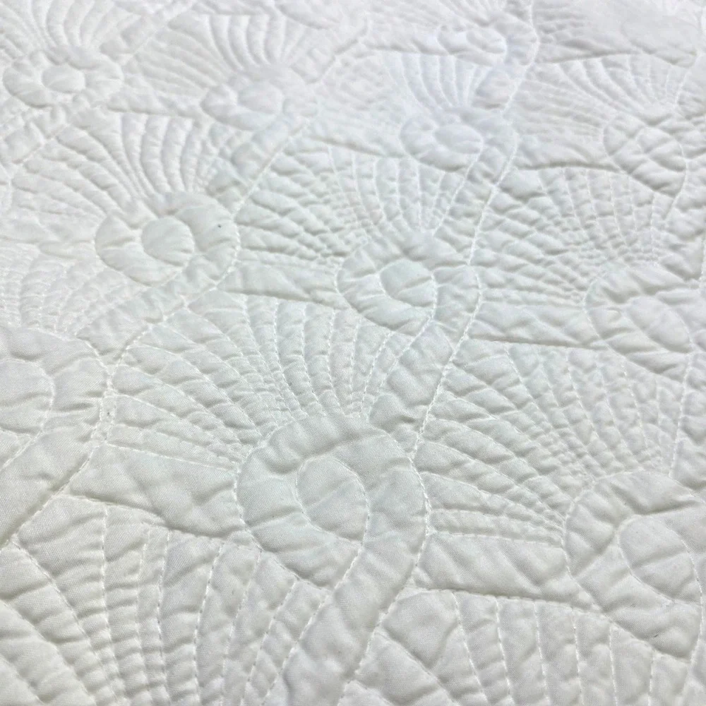 Quilt Full Queen White Scalloped Shell Stitch Textured Bedding Coverlet